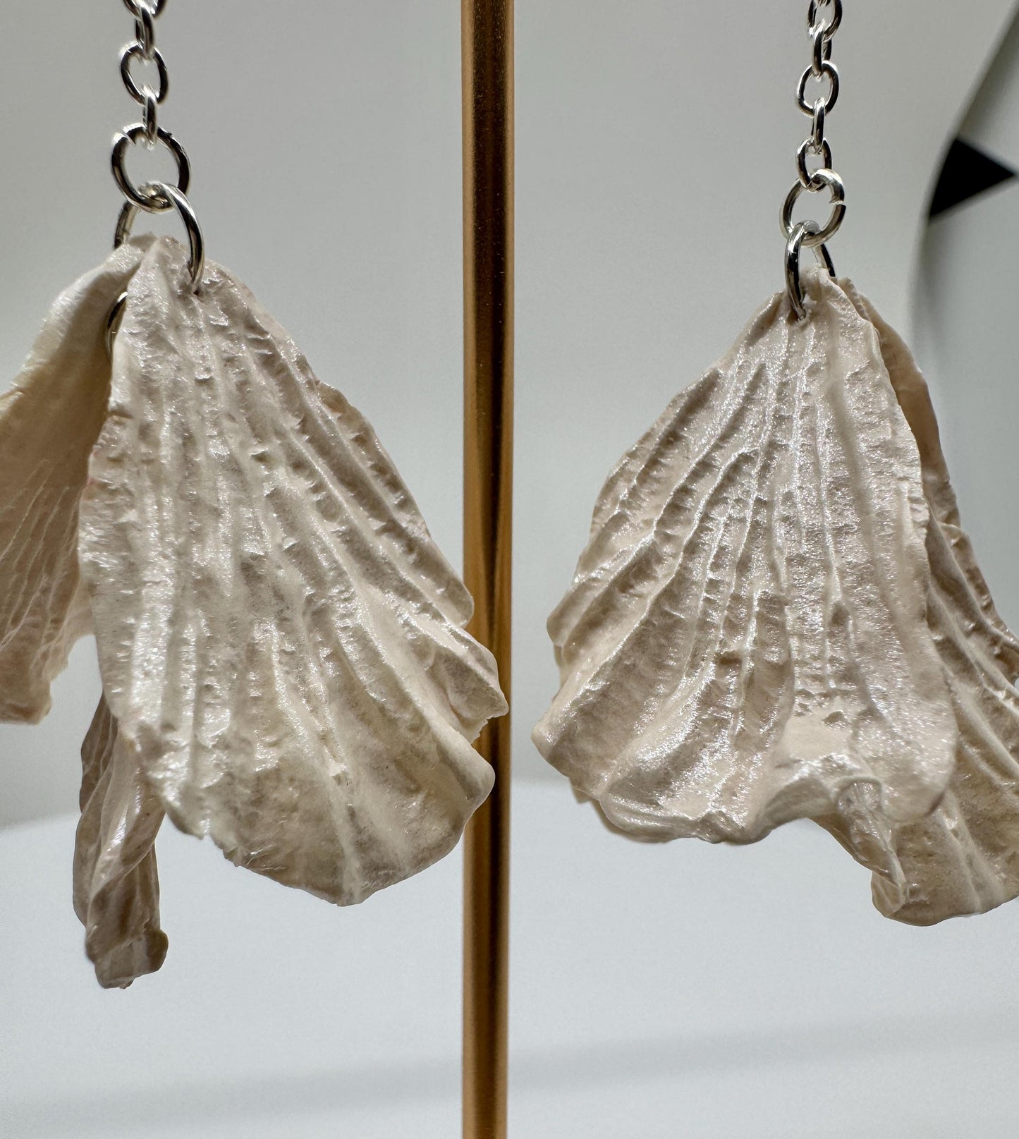 "Hana" Pearl White Dangle Earrings • Bridal Pearl Drop Earrings • Lightweight and Hypoallergenic Polymer Clay Earrings. Gift for her