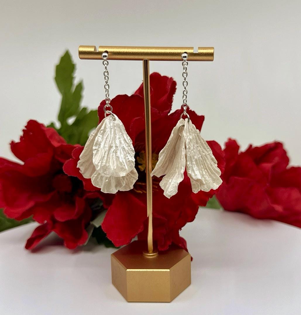 "Hana" Pearl White Dangle Earrings • Bridal Pearl Drop Earrings • Lightweight and Hypoallergenic Polymer Clay Earrings. Gift for her
